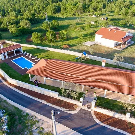 Anica Villa *