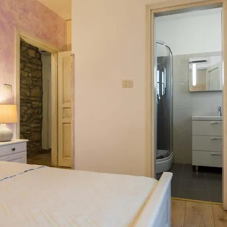 Anica Villa