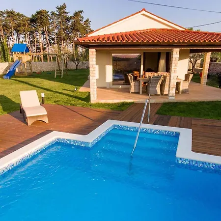 Anica Villa *