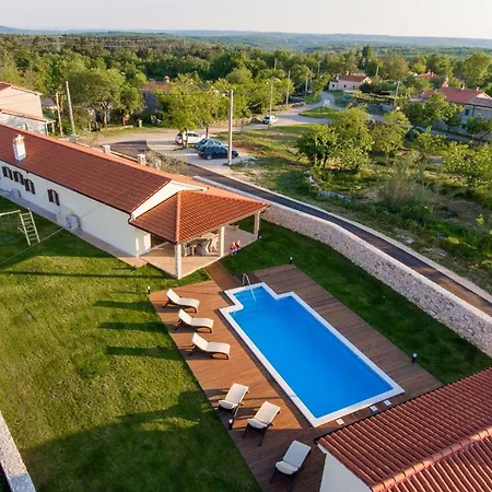 Anica Villa